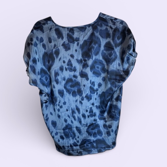Kris Jenner Collection Tops - 💥5 for 10💥 Blue Graphic Relaxed Cut Out Blouse Extra small